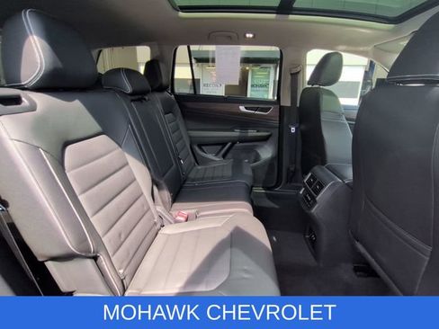 Used 2025 Volkswagen Atlas SEL image 28