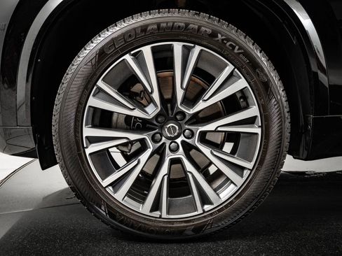 Used 2022 Volvo XC90 T6 Momentum AWD/4WD image 13