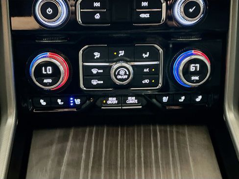 Used 2022 GMC Yukon XL Denali w/ Denali Premium Package AWD/4WD image 12