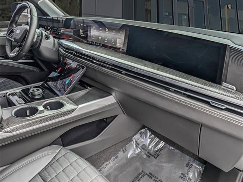 Certified 2025 Cadillac Escalade ESV V image 22