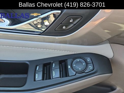 Used 2020 Chevrolet Traverse LT FWD image 24