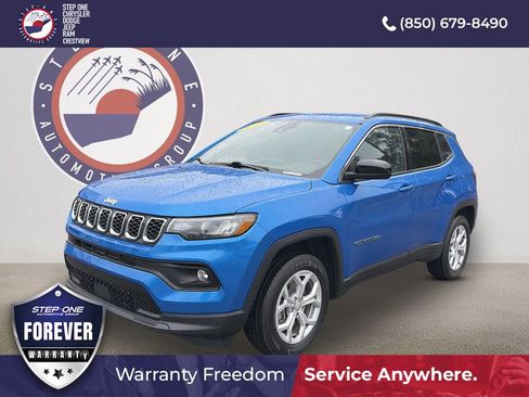 Used 2024 Jeep Compass Latitude AWD/4WD image 1