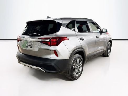 Used 2023 Kia Seltos LX AWD/4WD image 7