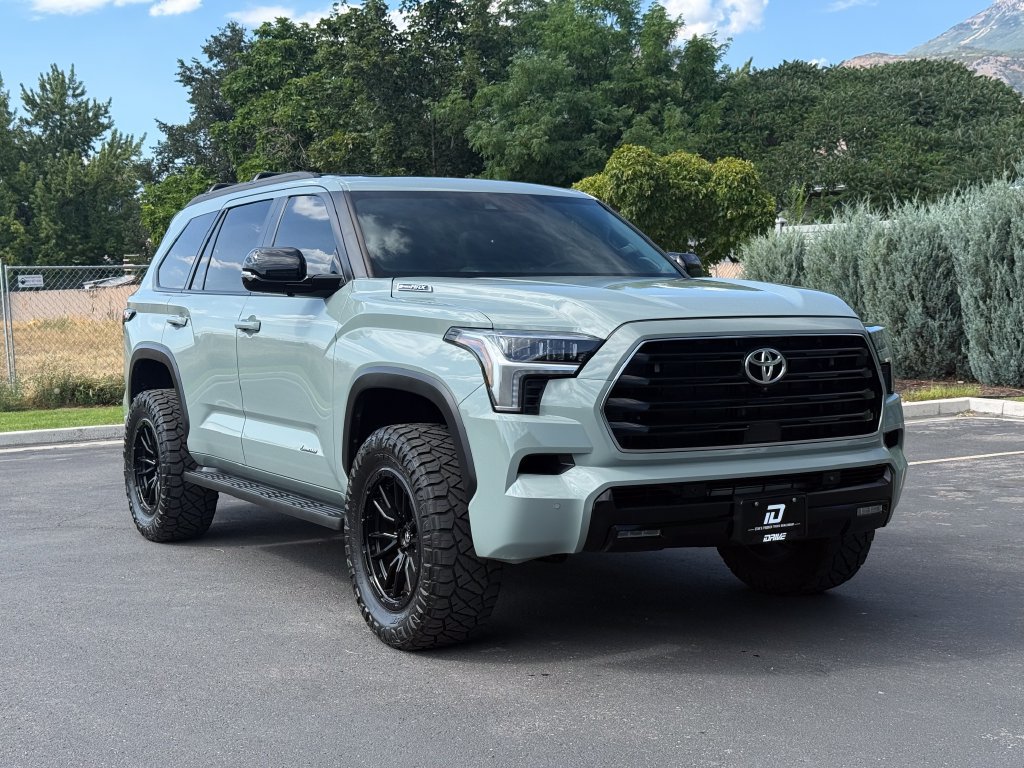 Used 2025 Toyota Sequoia Limited w/ Tow Technology Package AWD/4WD image 1