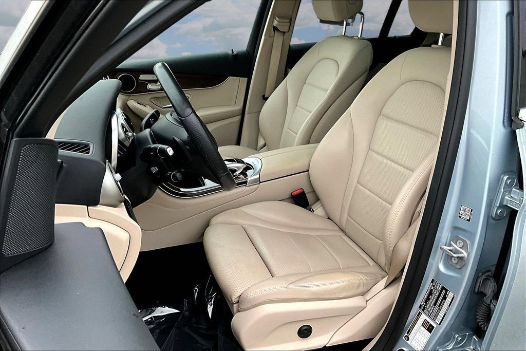 Used 2018 Mercedes-Benz GLC 300 4MATIC image 22