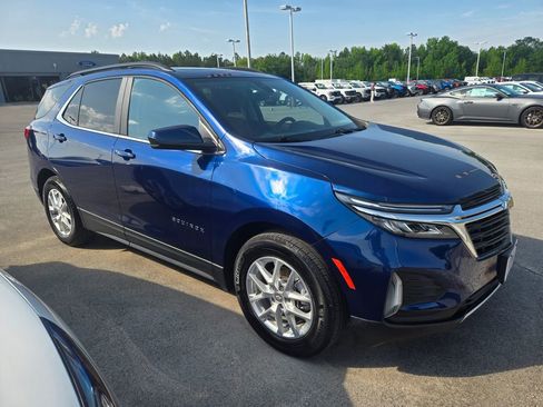 Used 2023 Chevrolet Equinox LT FWD image 2