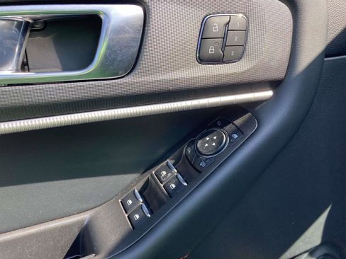 Used 2025 Ford Explorer ST-Line w/ Premium Package image 21