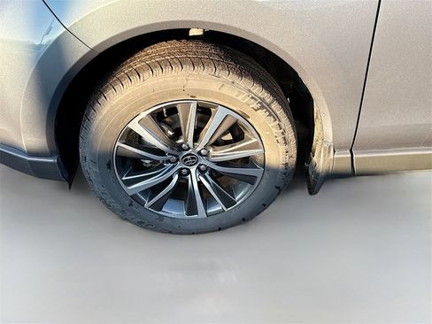 Used 2023 Toyota Venza LE image 22