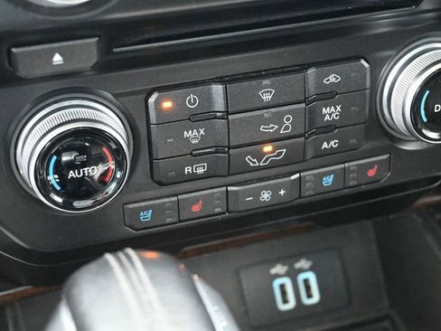 Used 2016 Ford F150 Platinum w/ FX4 Off-Road Package image 27