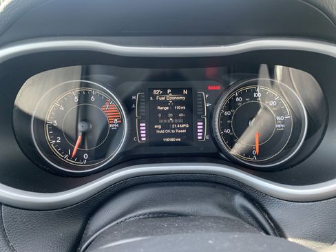 Used 2018 Jeep Cherokee Latitude Plus AWD/4WD image 15