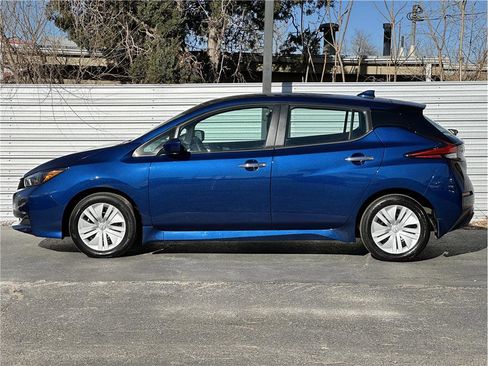 Used 2025 Nissan Leaf S image 12