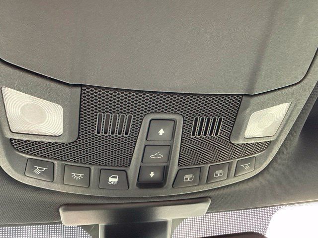 Used 2015 Ford F150 Platinum w/ Equipment Group 701A Luxury AWD/4WD image 28