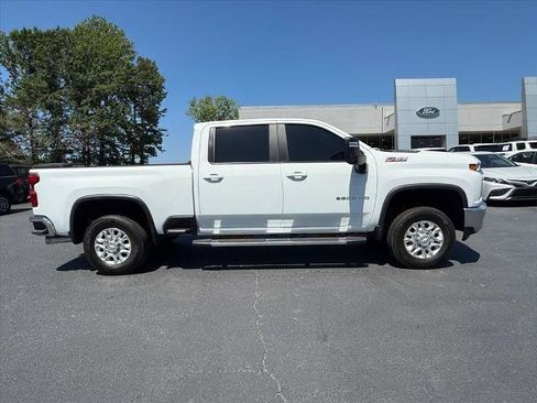 Used 2023 Chevrolet Silverado 2500 LT w/ Convenience Package AWD/4WD image 3