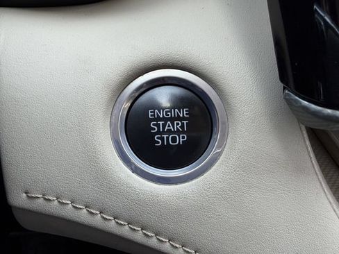Used 2024 Toyota Highlander Platinum FWD image 20