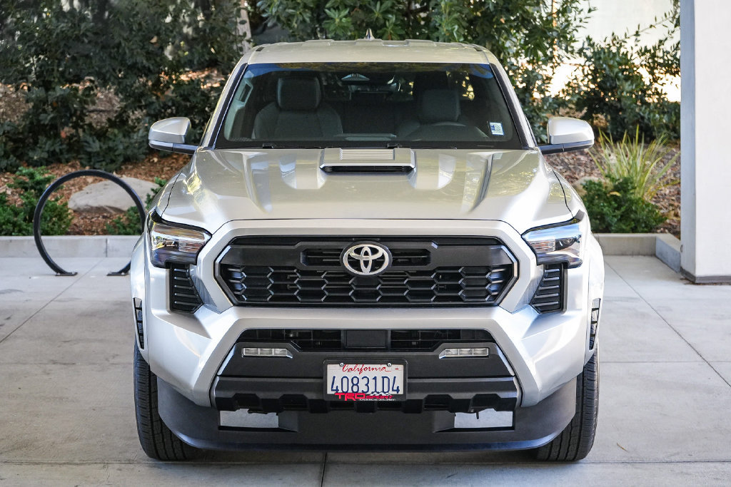 Used 2025 Toyota Tacoma TRD Sport AWD/4WD image 2