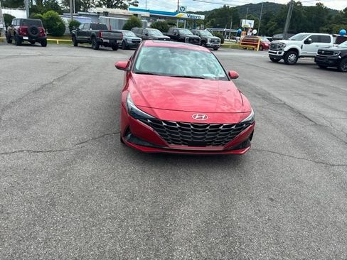 Used 2023 Hyundai Elantra Limited FWD image 4