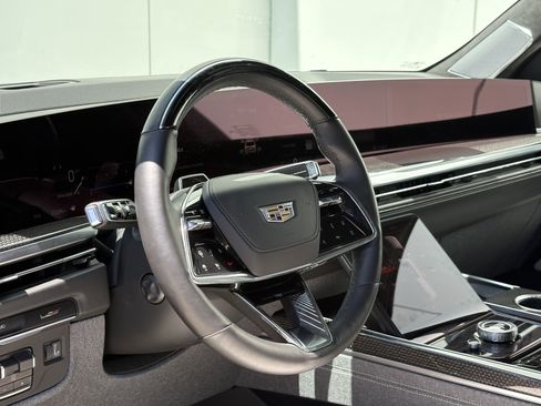 Certified 2025 Cadillac Escalade ESV V AWD/4WD image 19