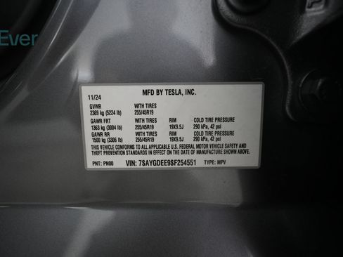 Used 2025 Tesla Model Y Long Range AWD/4WD image 29