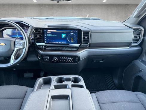 Used 2025 Chevrolet Silverado 2500 LT w/ Convenience Package image 3