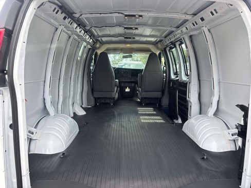 New 2026 GMC Savana 3500 w/ Driver Convenience Package RWD image 5