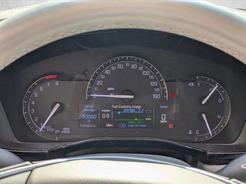 Used 2017 Cadillac XT5 Luxury w/ Driver Awareness Package image 11