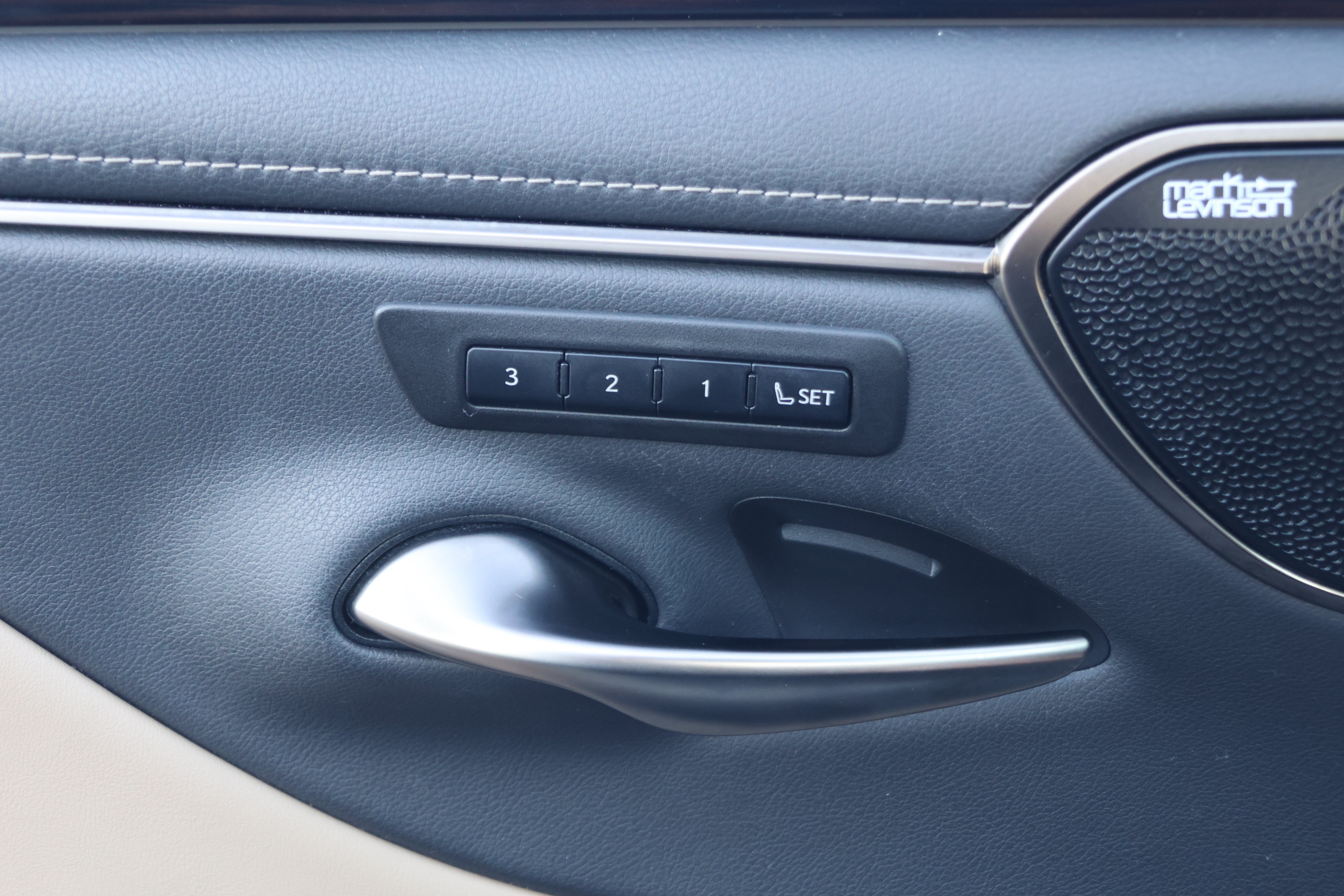 Used 2020 Lexus ES 300h w/ Premium Package FWD image 14