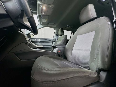Used 2022 Ford Explorer XLT image 18