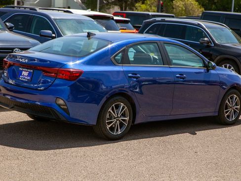 Used 2023 Kia Forte LXS FWD image 5