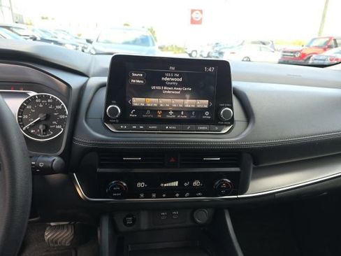 Used 2024 Nissan Rogue SV image 18