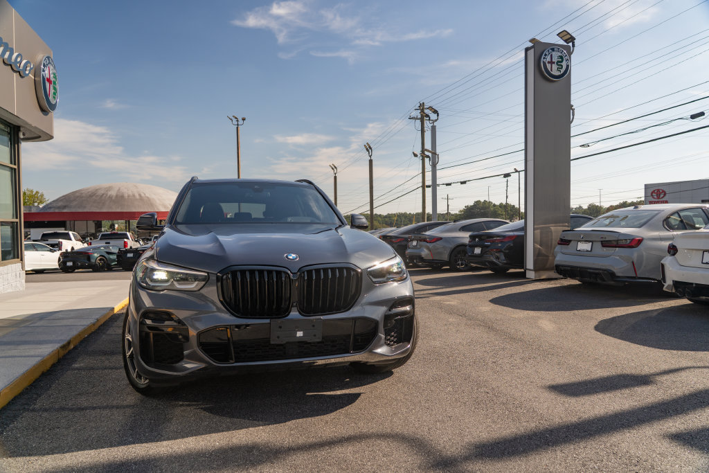 Used 2022 BMW X5 M50i w/ Premium Package AWD/4WD image 11