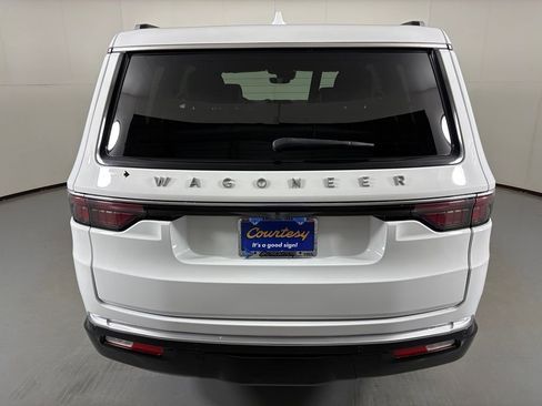 Used 2023 Jeep Wagoneer 2WD image 7