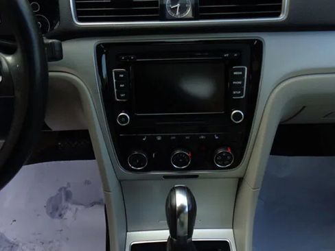 Used 2013 Volkswagen Passat 2.5 SE FWD image 19