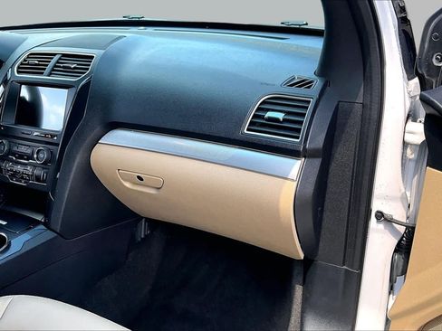 Used 2017 Ford Explorer XLT w/ Equipment Group 202A FWD image 19