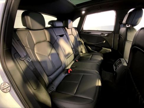 Used 2025 Porsche Macan image 23