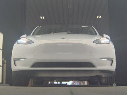 Used 2023 Tesla Model Y Long Range image 4