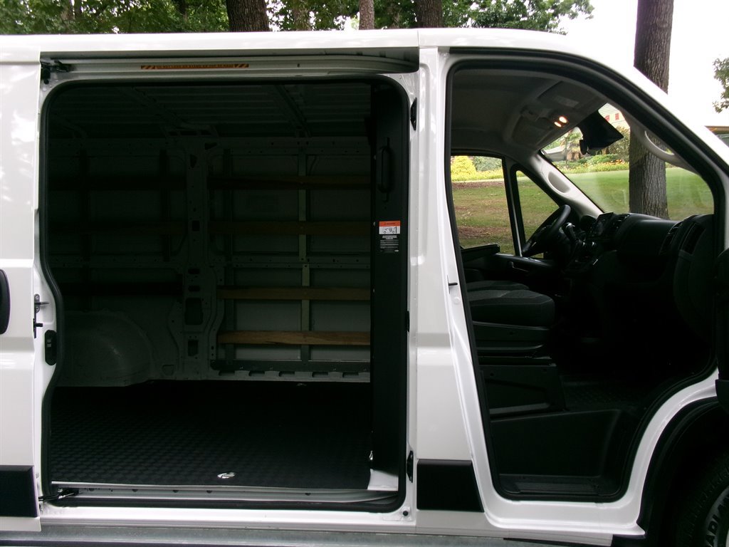 Used 2025 RAM ProMaster 2500 w/ U-Haul Equipment Group FWD image 23