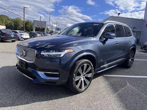 Used 2022 Volvo XC90 T8 Inscription w/ Advanced Package image 3