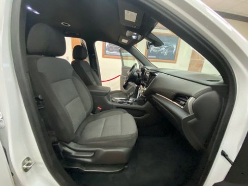 Used 2023 Chevrolet Traverse LT image 20