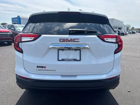 Used 2023 GMC Terrain SLE w/ Driver Convenience Package FWD image 5