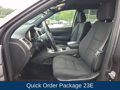 Used 2017 Jeep Grand Cherokee Laredo w/ Quick Order Package 23E AWD/4WD image 2