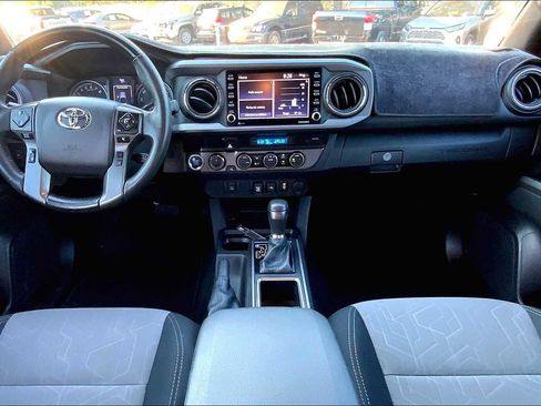 Used 2022 Toyota Tacoma TRD Off-Road image 14