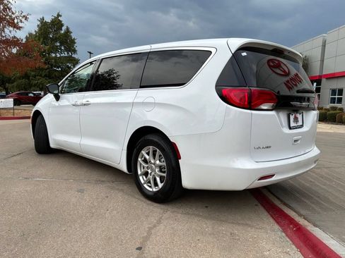 Used 2024 Chrysler Voyager LX FWD image 8
