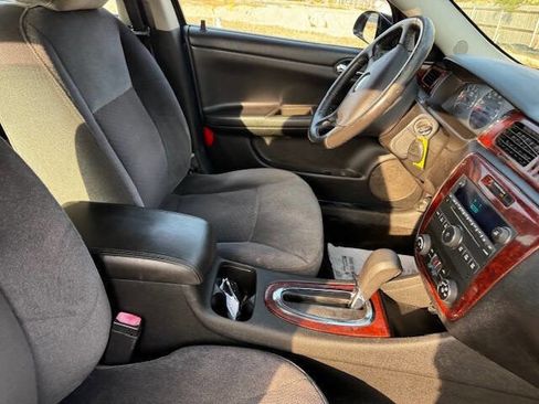 Used 2010 Chevrolet Impala LT FWD image 25