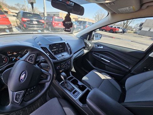Used 2019 Ford Escape SE image 18