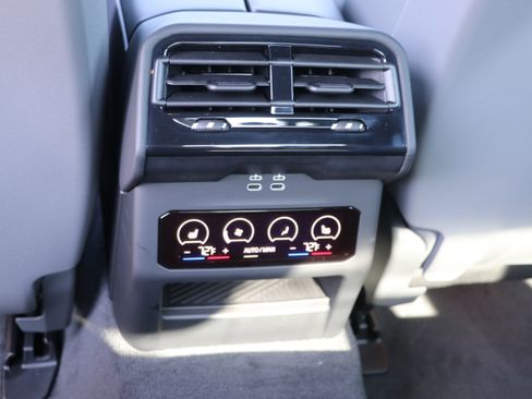 New 2026 BMW 550e xDrive image 32