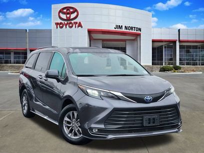 Used 2025 Toyota Sienna XLE