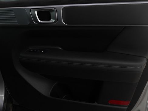 Used 2025 Hyundai Santa Fe SEL image 9