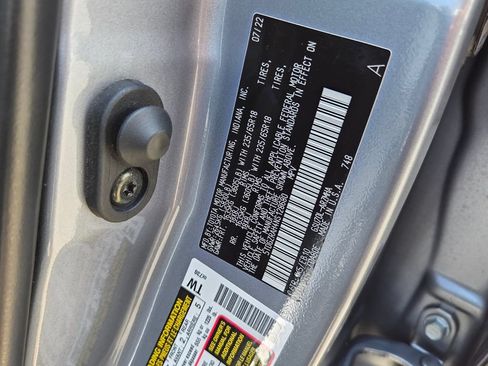 Used 2022 Toyota Highlander XLE FWD image 19