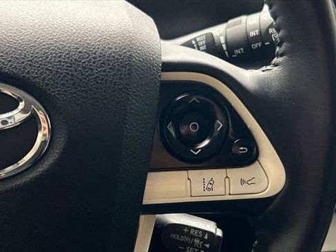 Certified 2018 Toyota Prius Four image 27