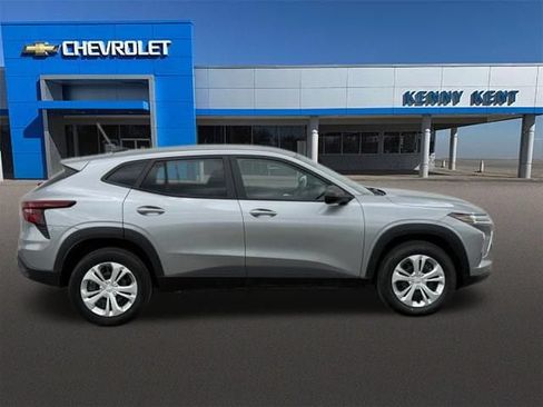 Used 2024 Chevrolet Trax LS FWD image 3